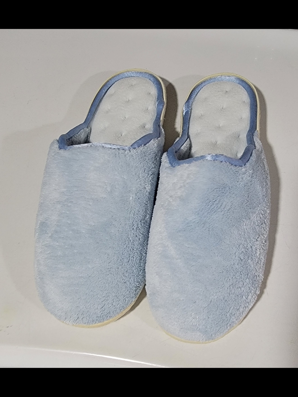 Like New-Isotoners' Soft light blue fuzzy slip-on slippers. Size Large- 8.5-9